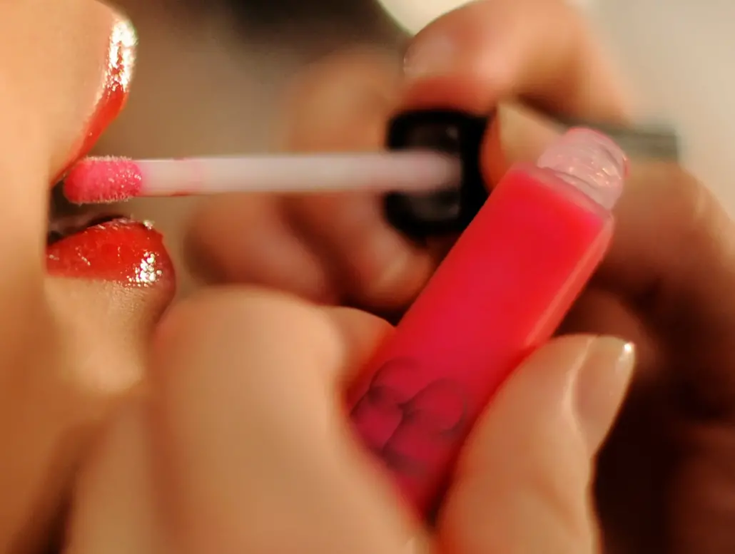 نمونه مقالات روزنامه تایمز 1 1 TIKTOK LIPGLOSS zghq superJumbo